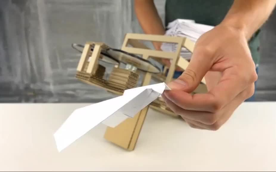 [纸飞机发射器怎么折不用皮筋]做个纸飞机发射器,解锁纸飞机新玩法,快来试试吧
