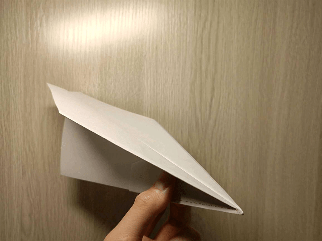 纸飞机的折法最远最久-纸飞机的折法最远最久世界纪录