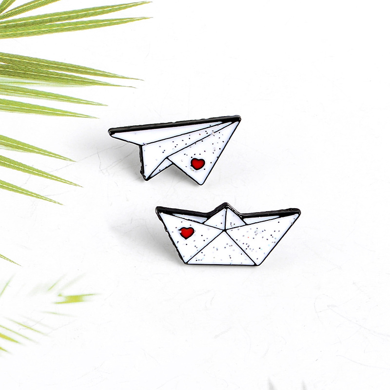 纸飞机logo的帽子-logo是纸飞机背景是蓝色的App