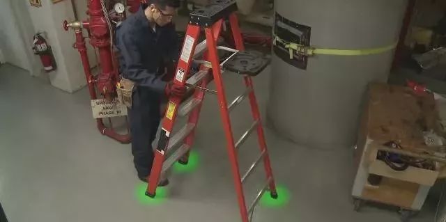 梯子与地面角度多少度最安全，梯子与地面角度多少度最安全呢