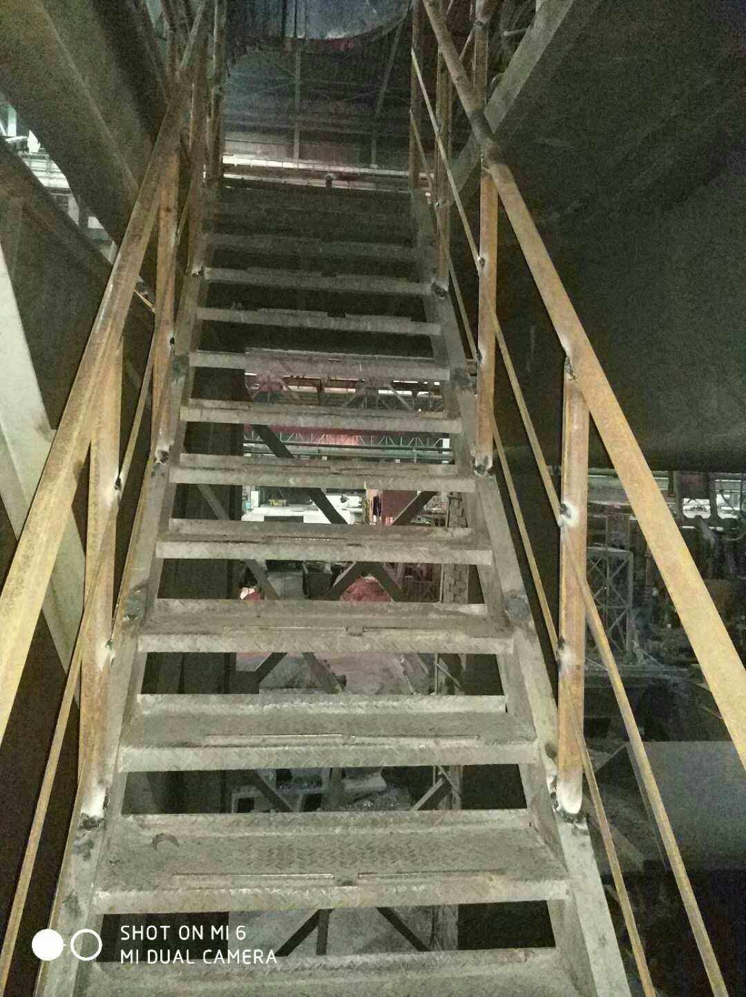 自己用钢管焊个梯子视频，自己用钢管焊个梯子视频讲解