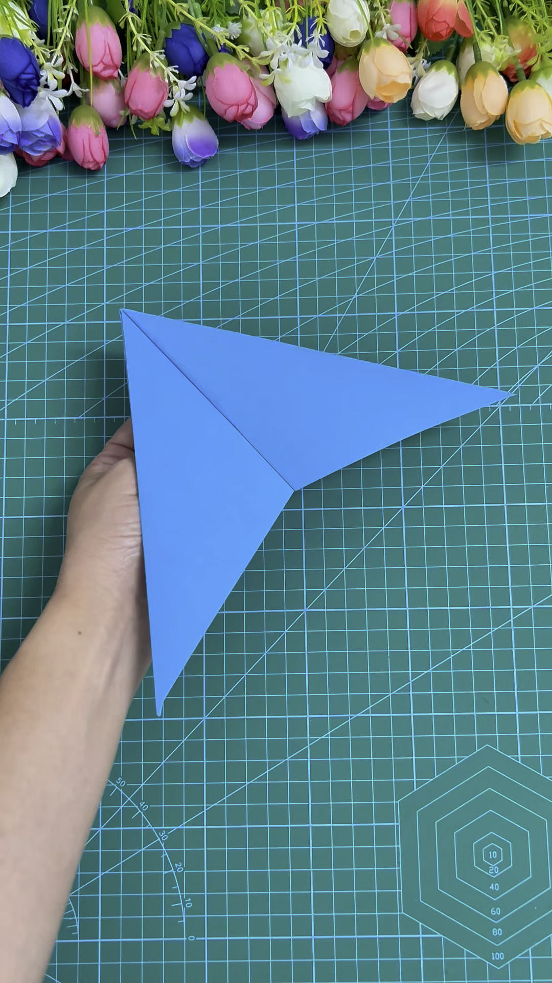 纸飞机为什么能飞起来，纸飞机为什么能在空中飞行一段时间
