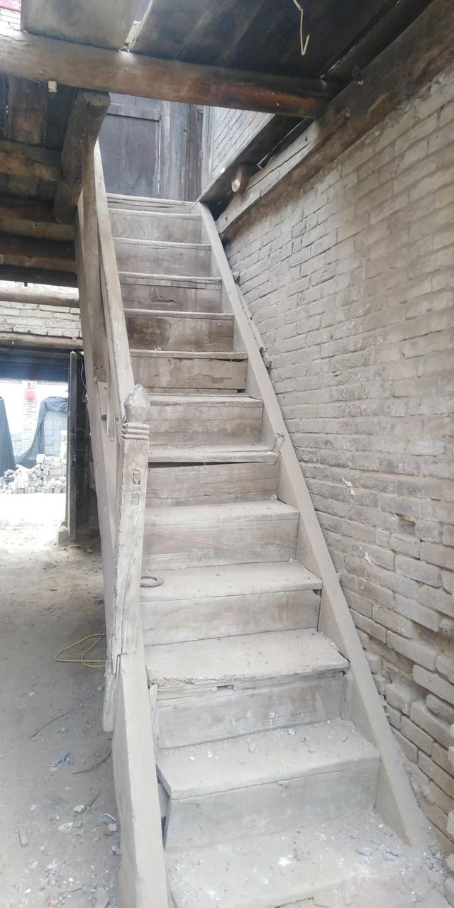 老式木梯子图片，农村老式木梯子图片